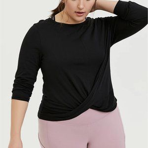 BLACK TWIST FRONT WICKING ACTIVE CROP LONG SLEEVED
